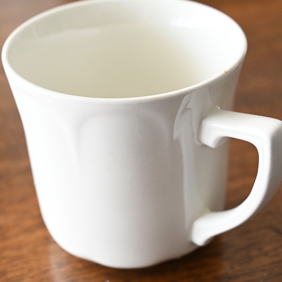 1970s J & G Meakin Heirloom White Ironstone Flat Tea Cups, Replacement | England - Picture 8 of 10